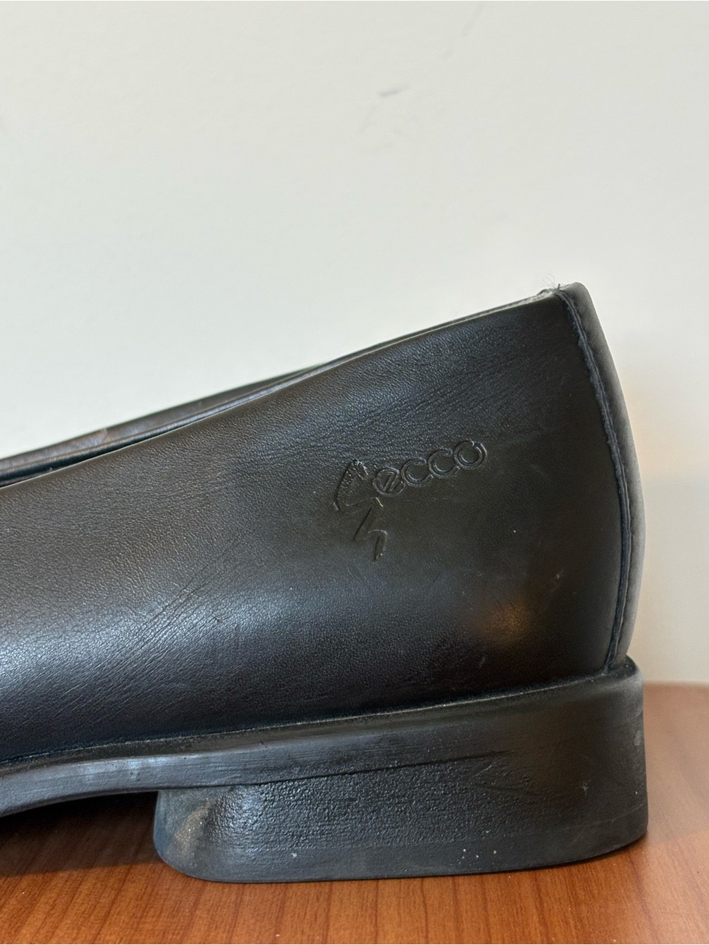 Ecco Classic Black Leather Women's Ballet Flat Loafer Shoe size 38 or 7-7.5 - Picture 9 of 10